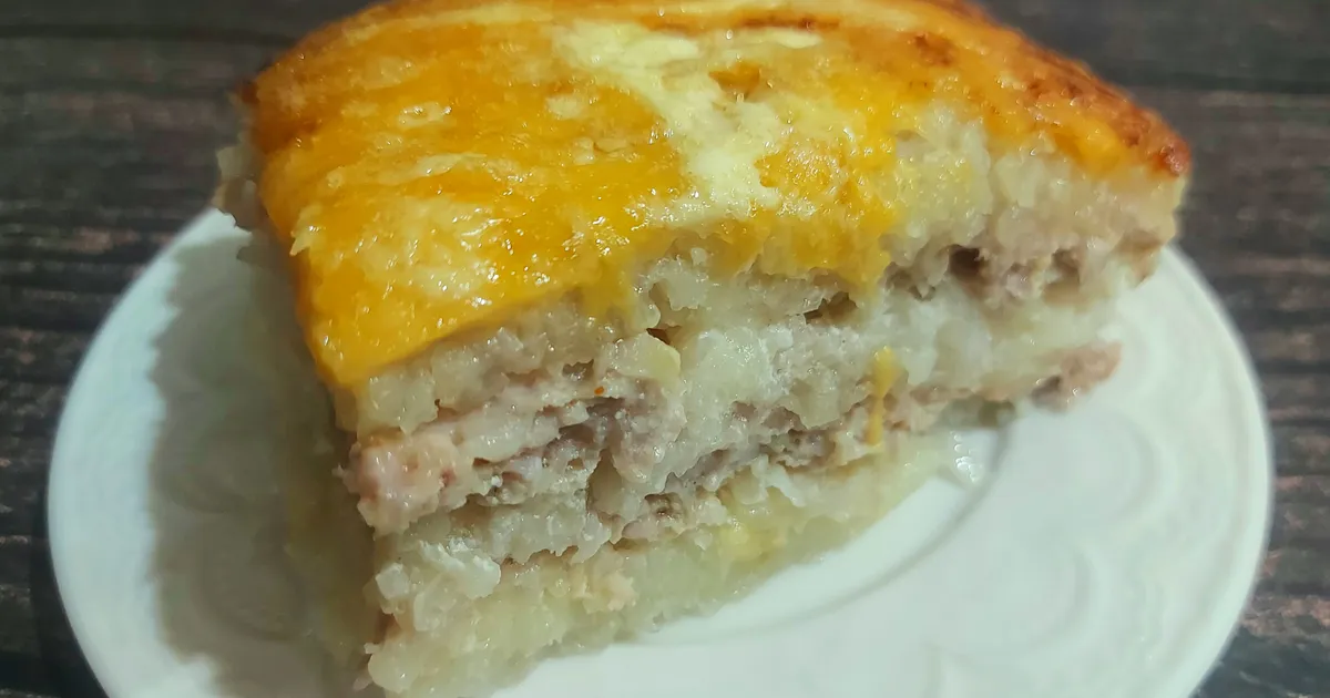 Картофельная запеканка с индейкой в духовке для детей. Запеканка с фаршем и картофелем. Запеканка из фарша и картофеля. Картофельная запеканка с фаршем индейки. Картофельная запеканка с индейкой.