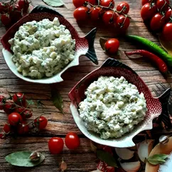 Салат с печенью трески, картофелем и маринованными огурчиками 🥗