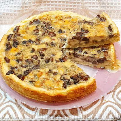 Пирог из картофельного теста с грибами и плавленым сыром