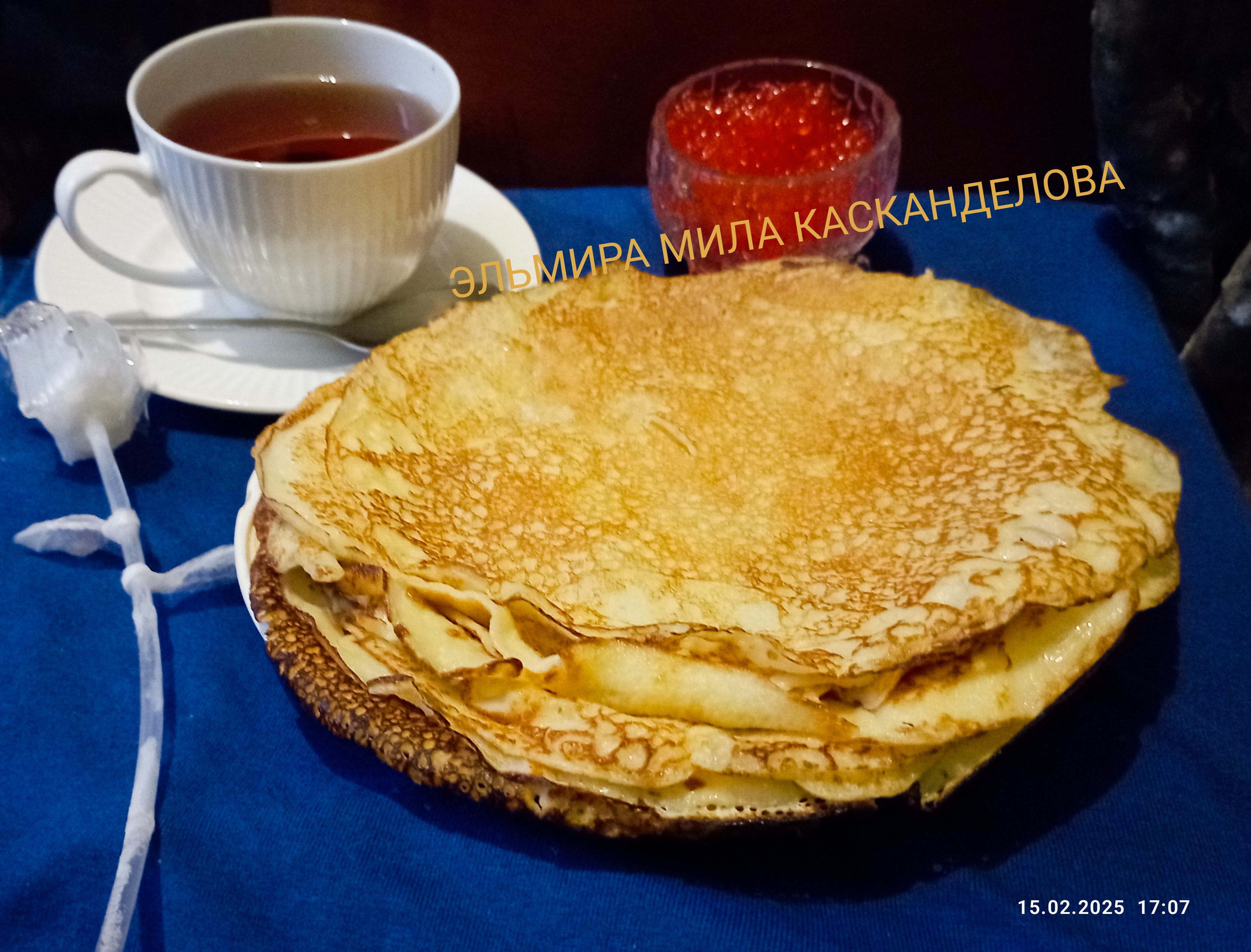 Блины тонкие на молоке с красной икрой  🥞