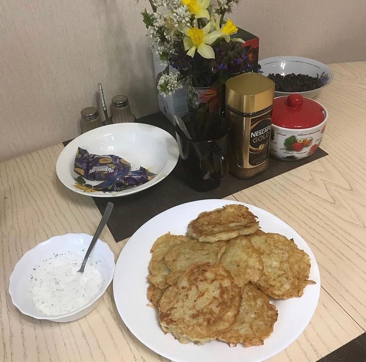 Драники с соусом
