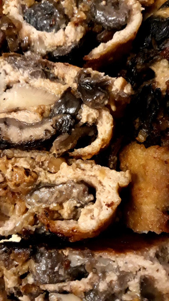 Мясной рулет с грибами и жареным луком 🥩🥚🍄
