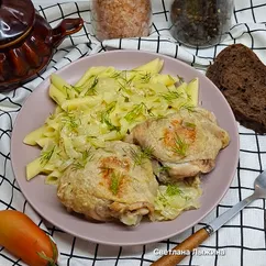 Курица в сметанно-луковом соусе