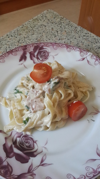 Паста с ветчиной и шампиньонами