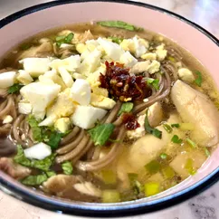 Куриный суп  с белыми грибами и гречневой соба со вкусом Азии 