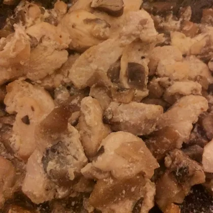 Куриная грудка с грибами