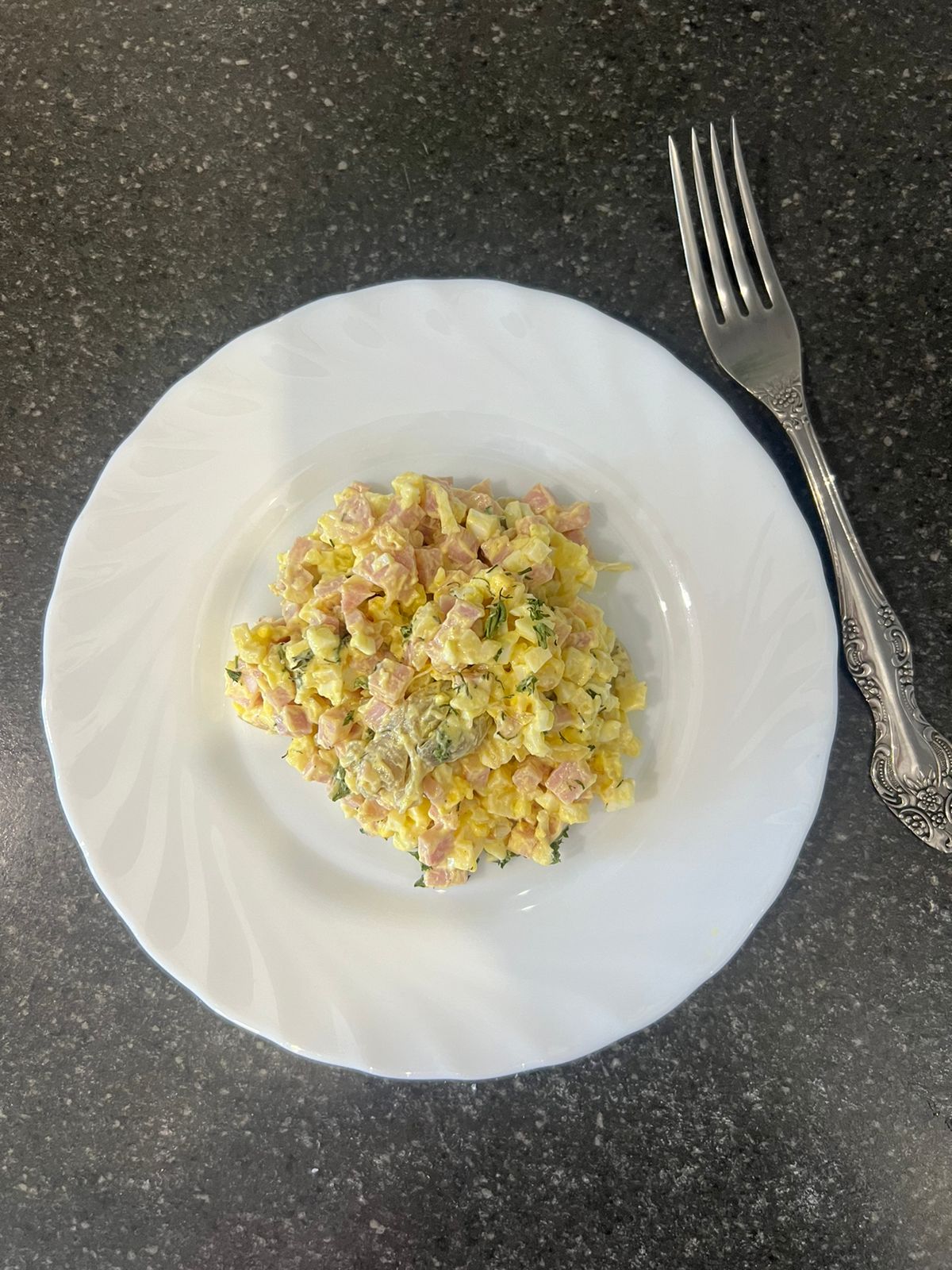 Салат с ветчиной и маринованными грибами