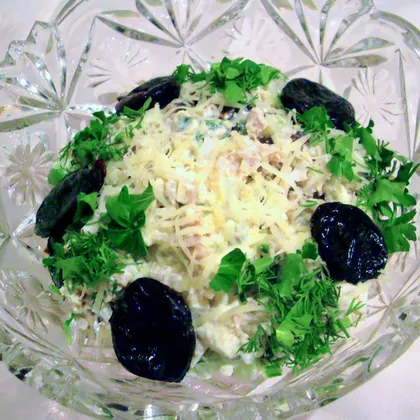 Салат с черносливом и грибами