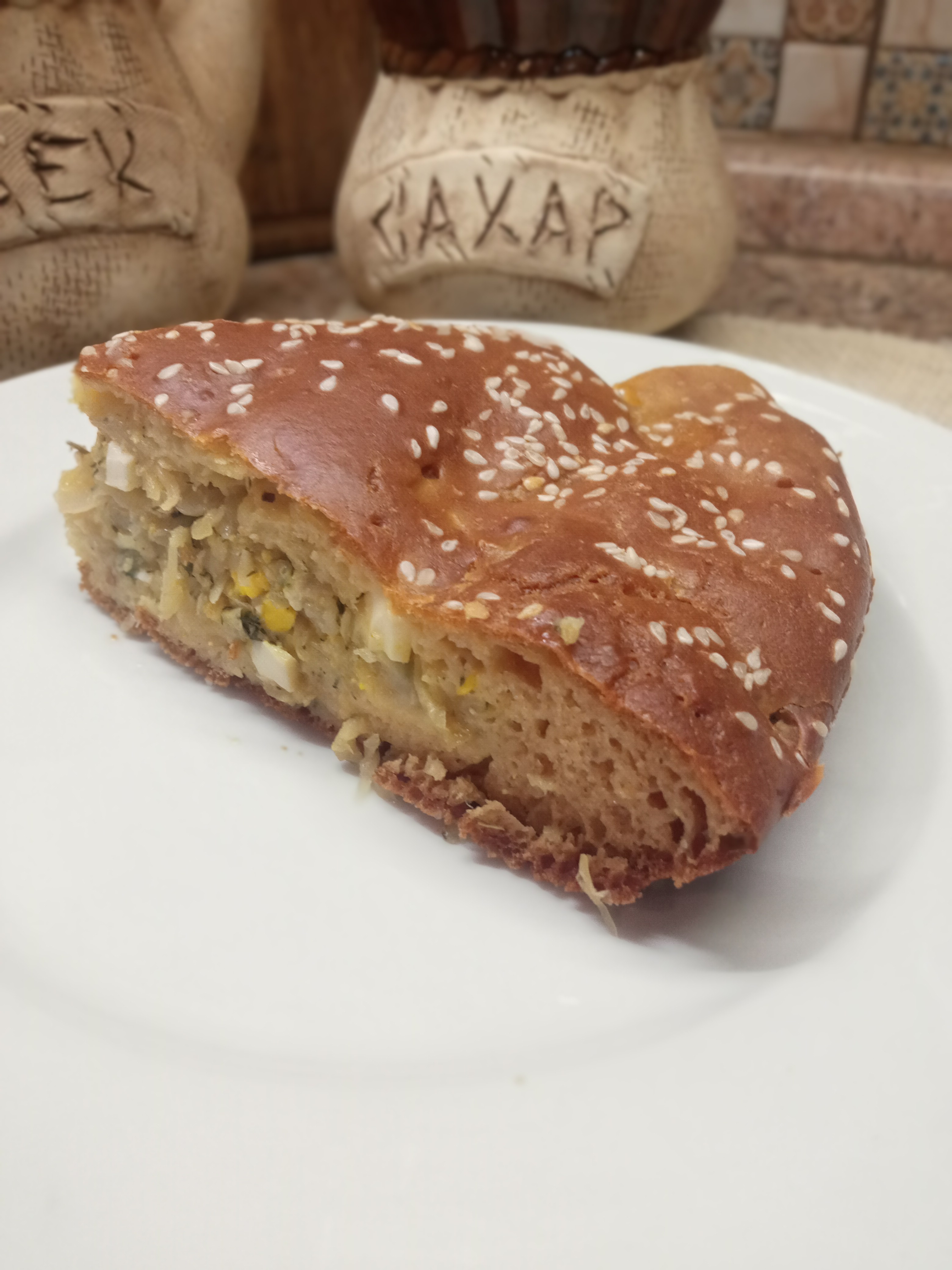 Заливной пирог с капустой и яйцом