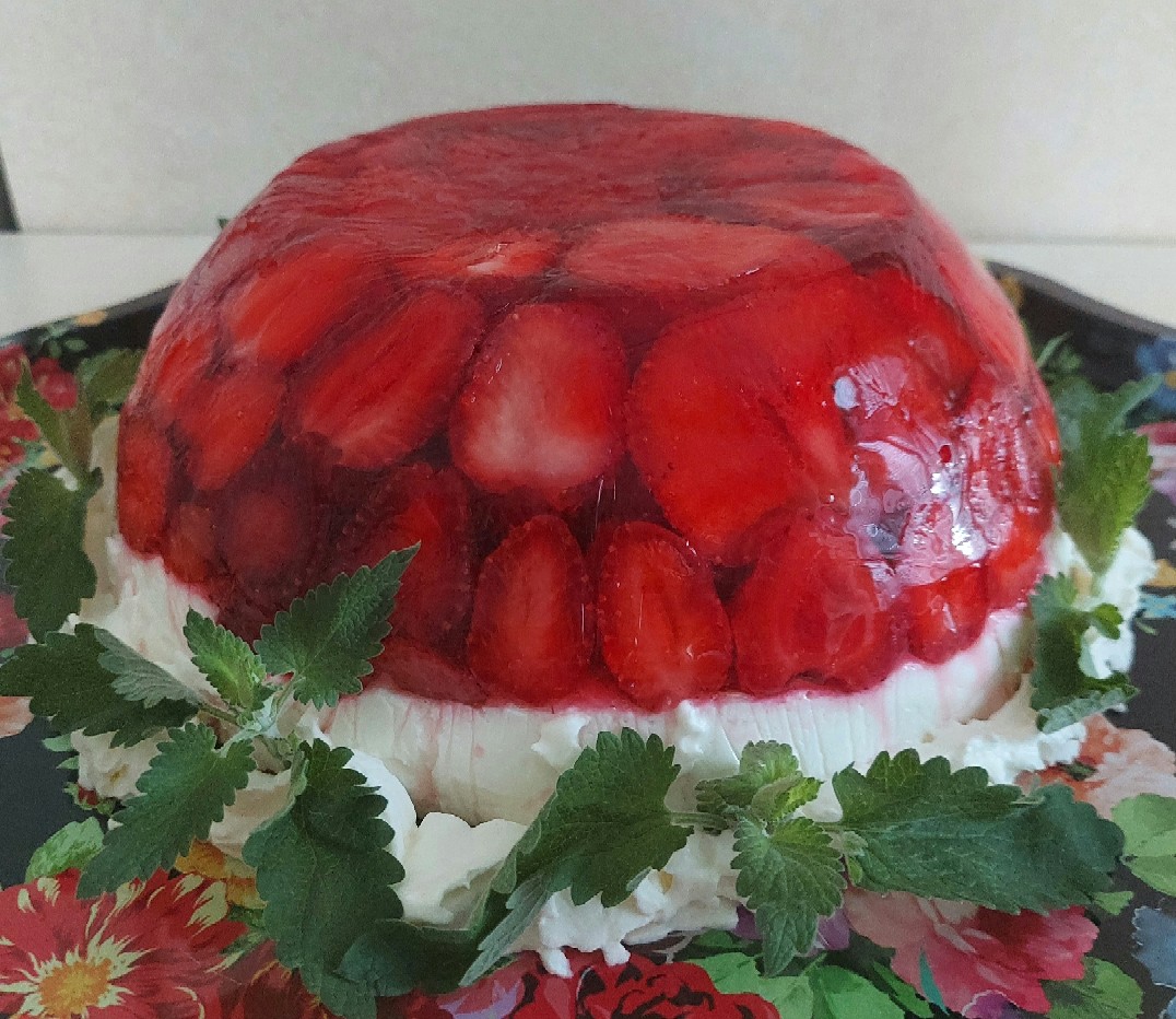 Торт "Клубничный купол"
