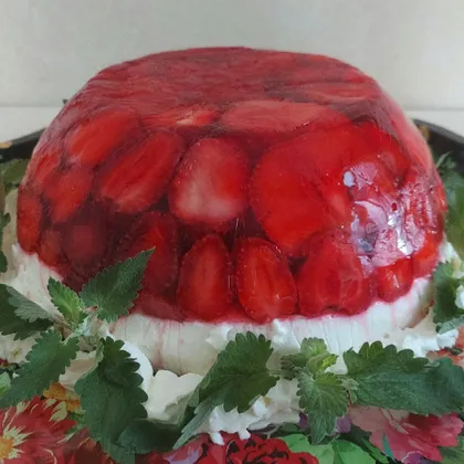 Торт "Клубничный купол"