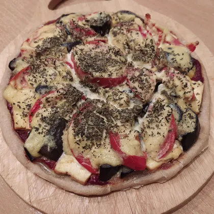Пицца с тофу, баклажаном и "сыром" из кешью
