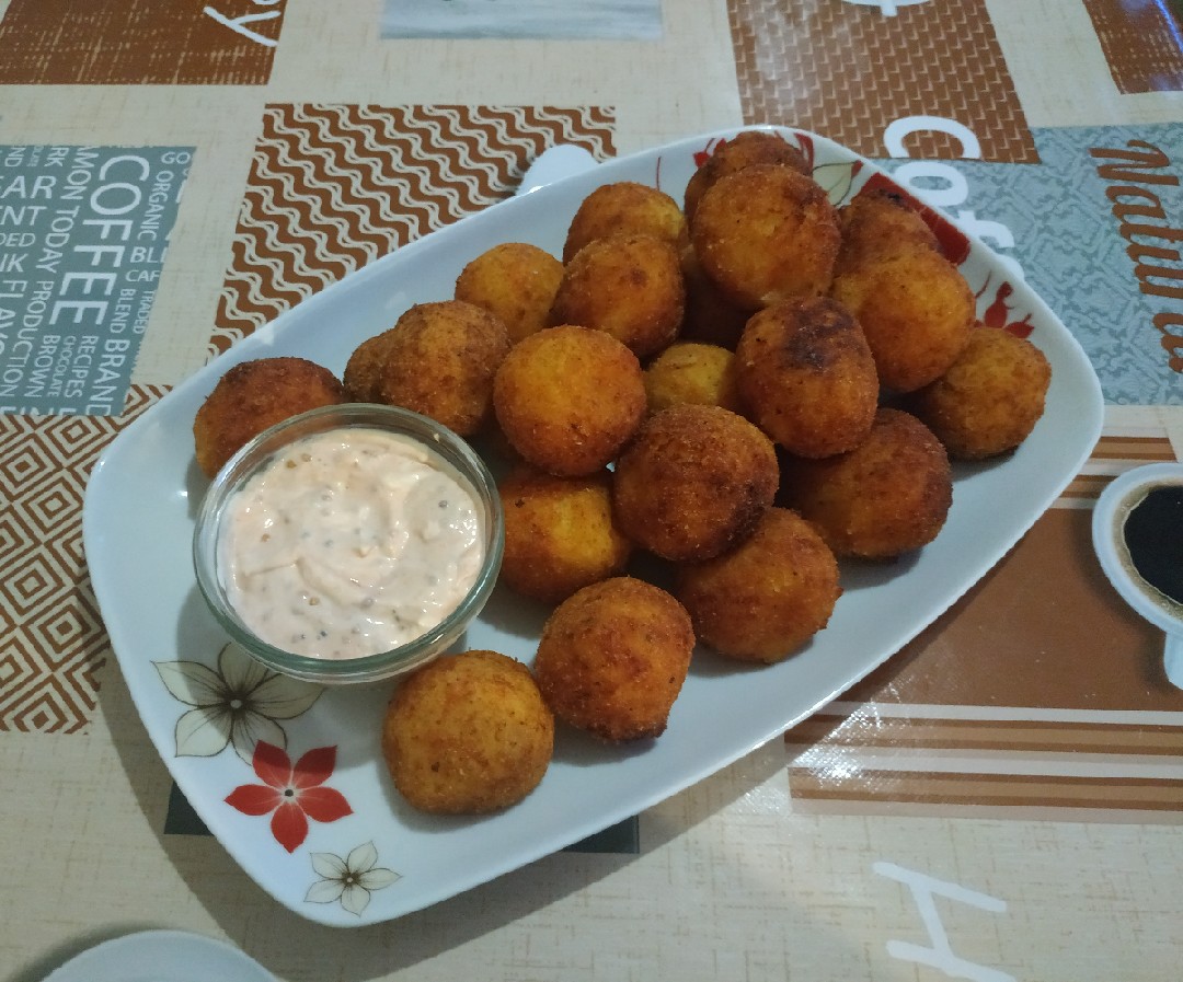 Картофельные шарики с сыром и сладким перцем