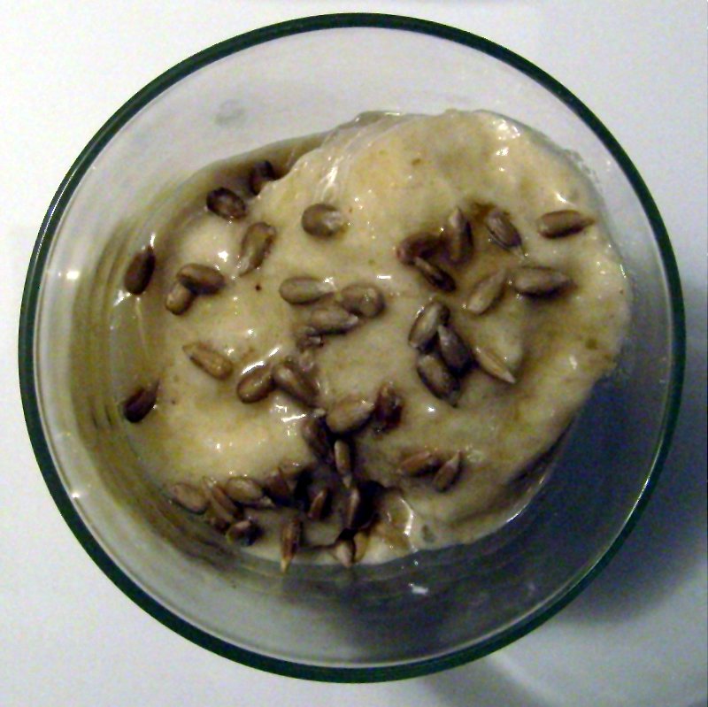 Raw Банановое мороженое с семенами