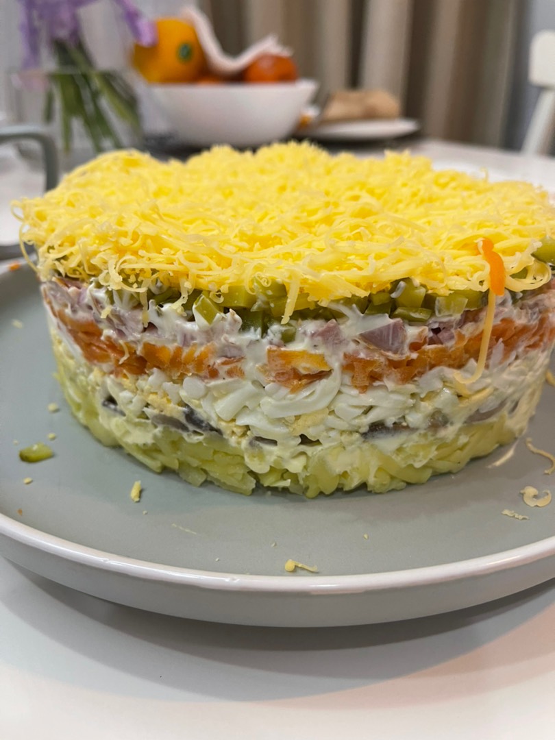 10 классных салатов с солёными огурцами - Лайфхакер