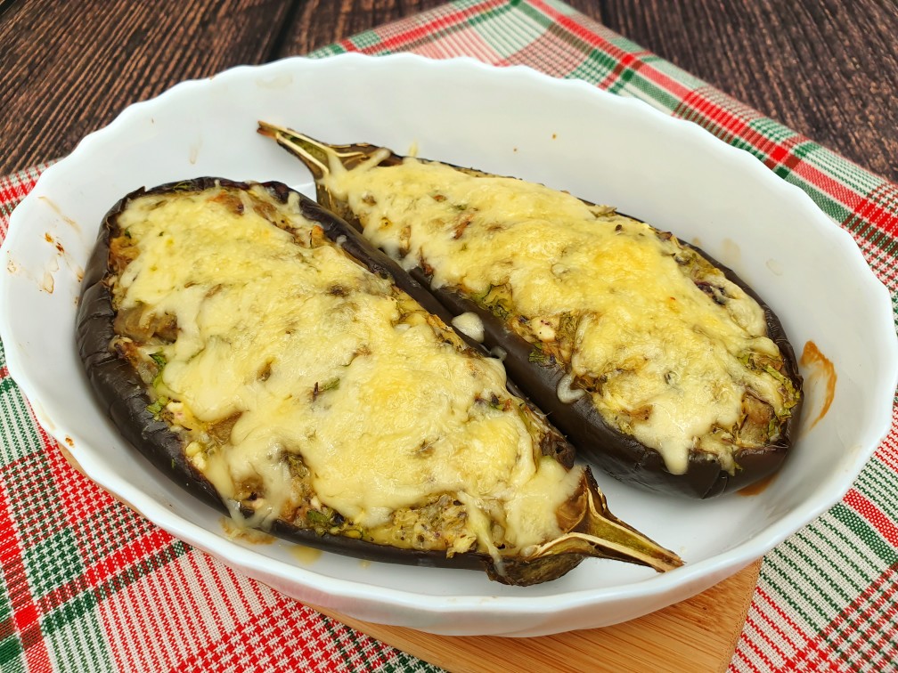 Кучерикас - баклажаны, запечённые с сыром и зеленью