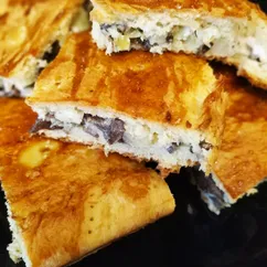 Пирог с грибами, курицей и картошкой