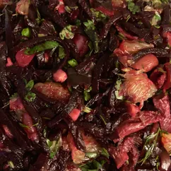 Салат из свеклы с грибами и апельсином