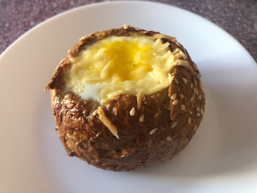 Завтрак яйцо в булочке