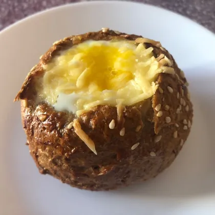 Завтрак яйцо в булочке