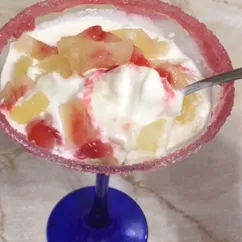 Мороженное с ананасами 🍍, джемом🍓 и ликером🍹