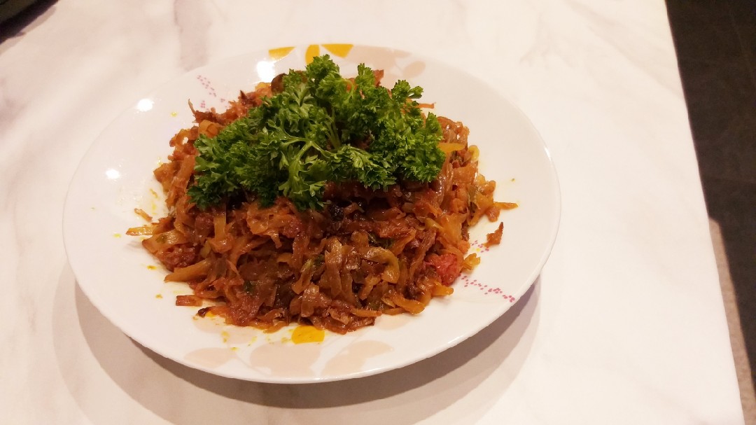 Тушеная капуста с помидорами
