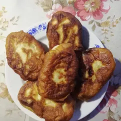 Жареные пирожки с изюмом