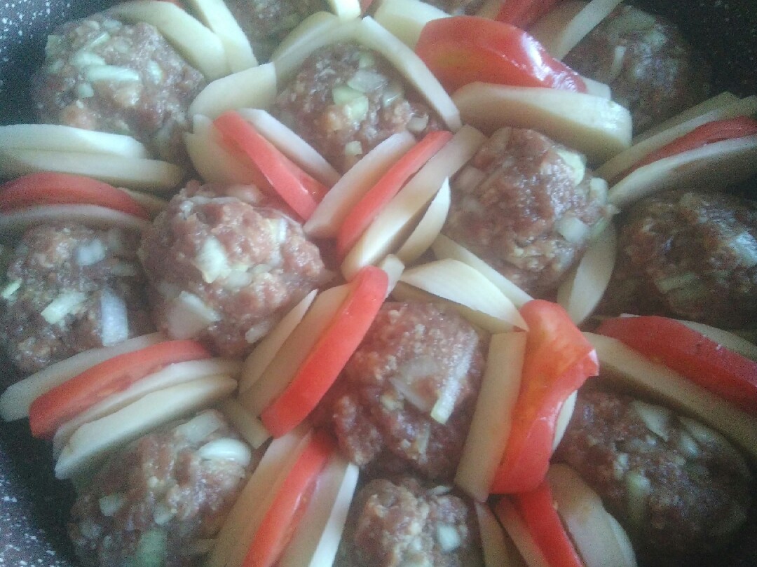 Фрикадельки с картошкой