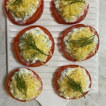 Закуска - помидоры с сыром и чесноком
