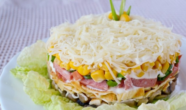 Салат с яичными блинами