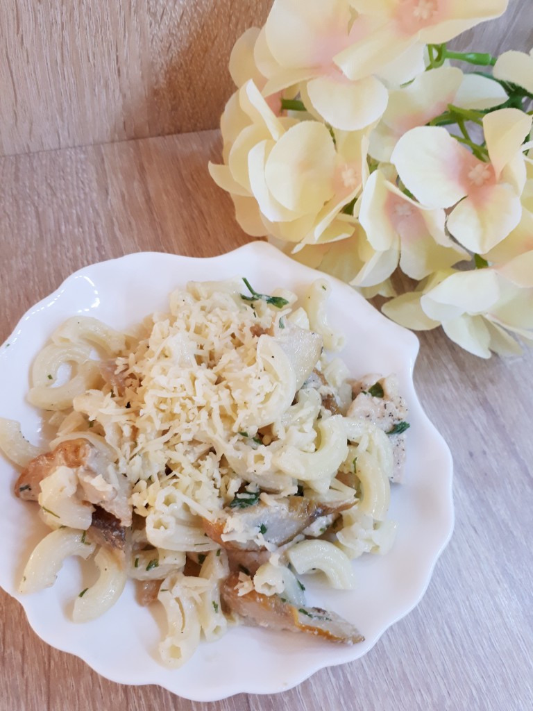 Макароны с грибами и курицей