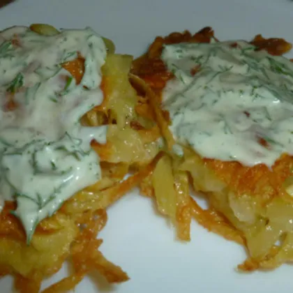 Картофельные оладьи с сыром и горчичным соусом