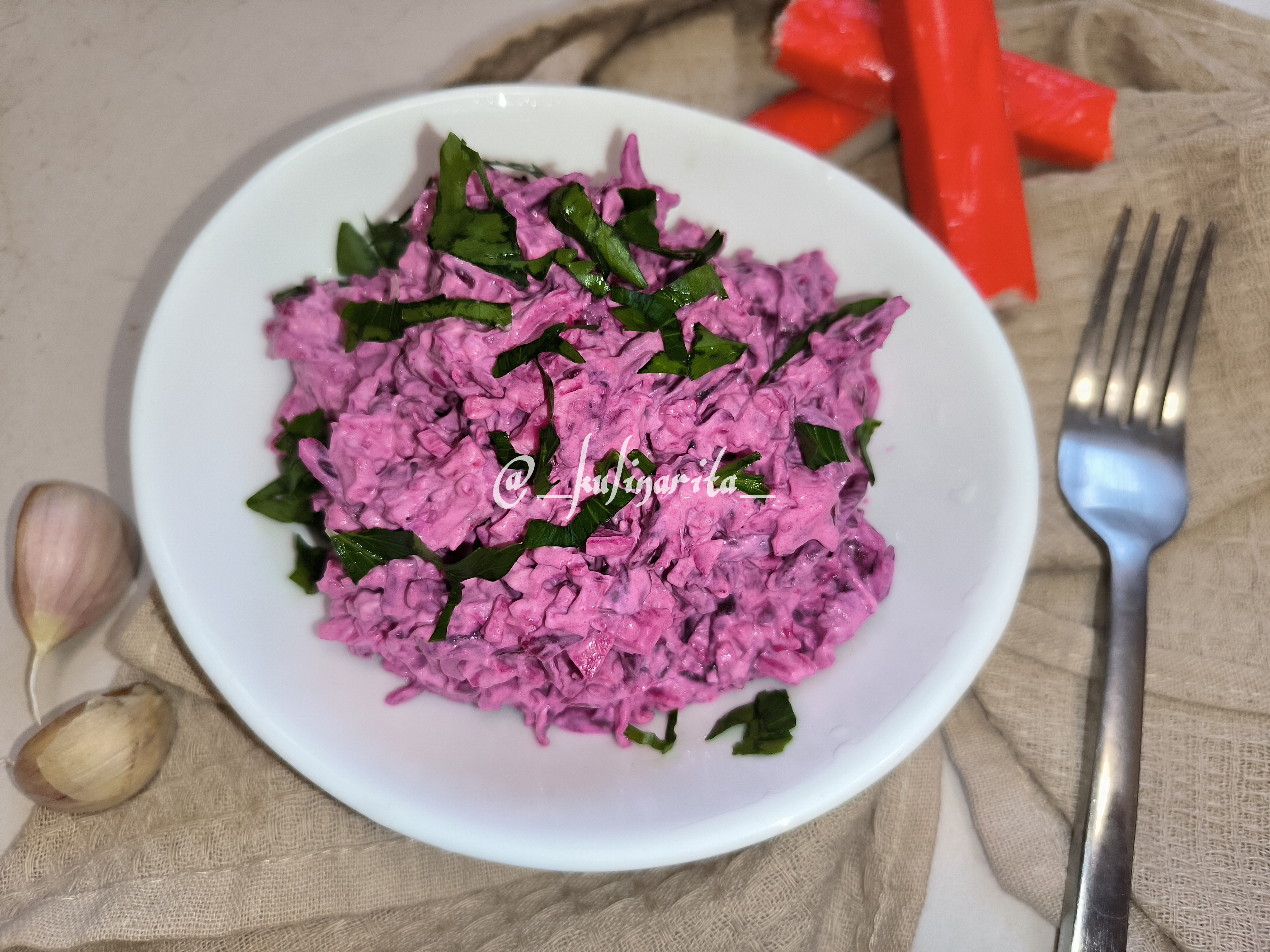Салат со свёклой и крабовыми палочками