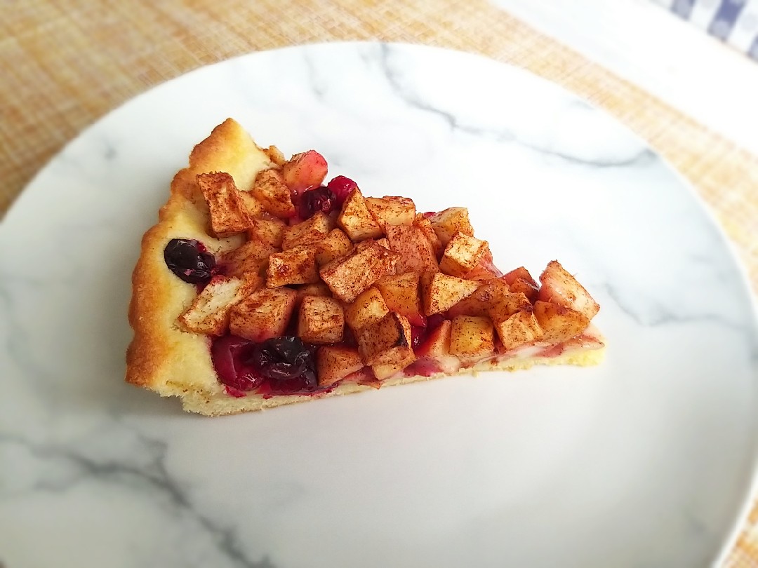 Песочный пирог с яблоками, клюквой и корицей🥧🍏🧡