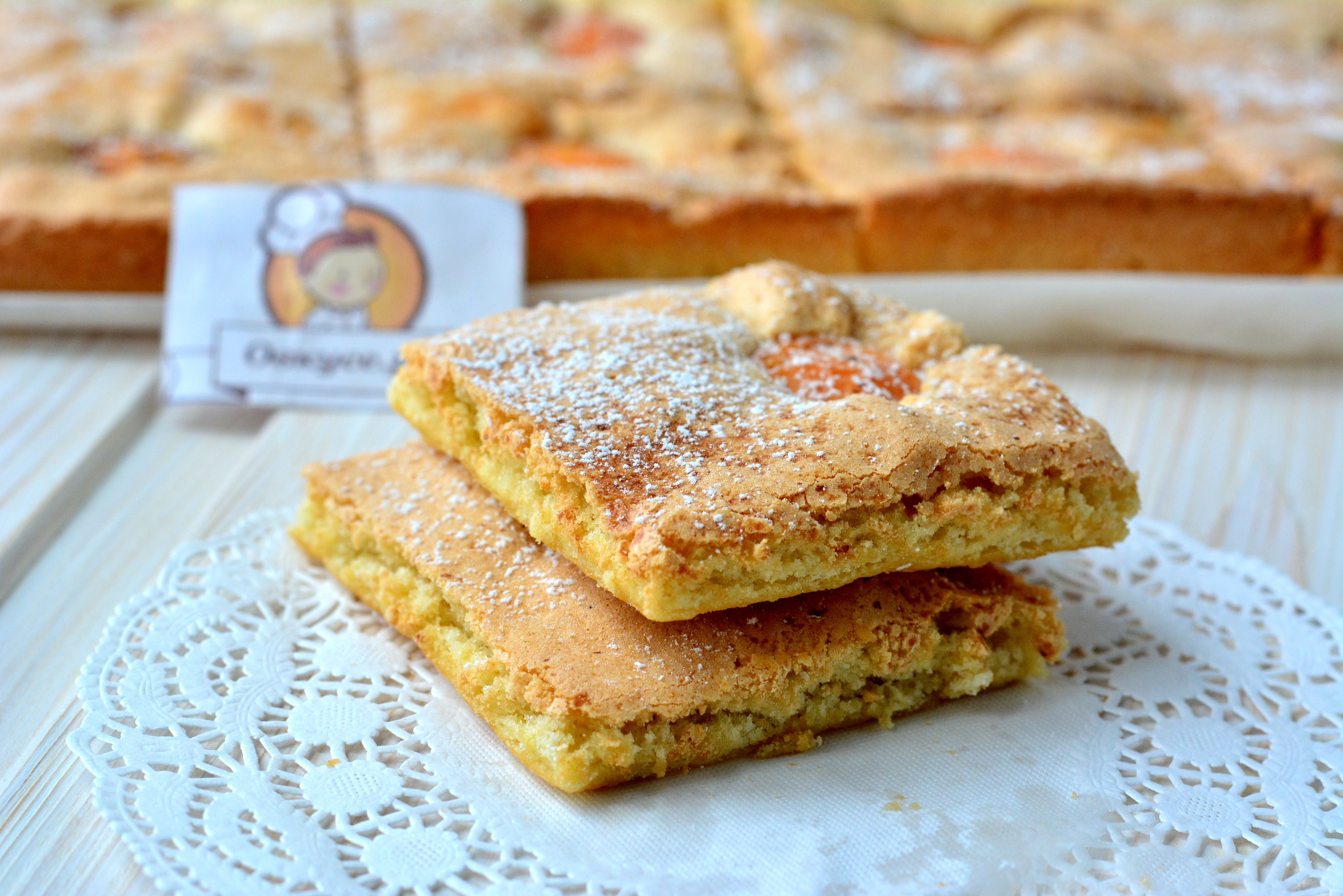 Бисквитные ломтики с абрикосами