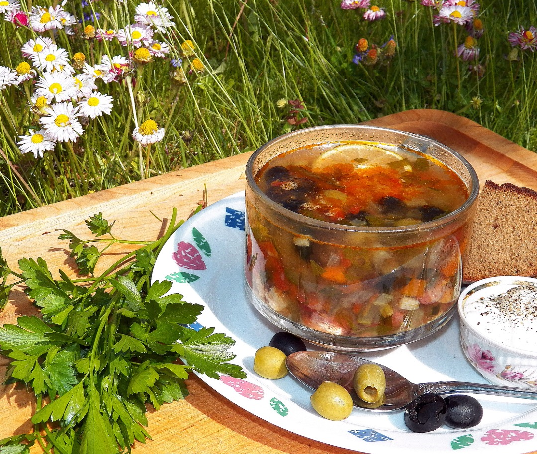 Солянка сборная мясная в казане
