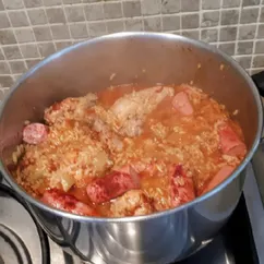 Курица с рисом и сосисками