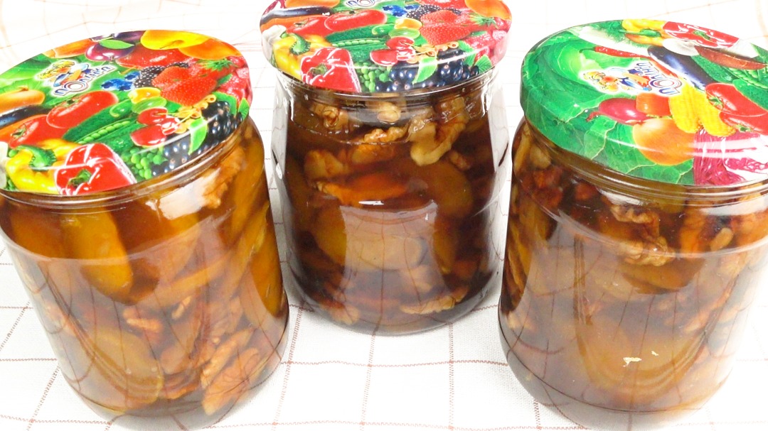 Абрикосовое варенье с грецкими орехами | Apricot jam with walnuts