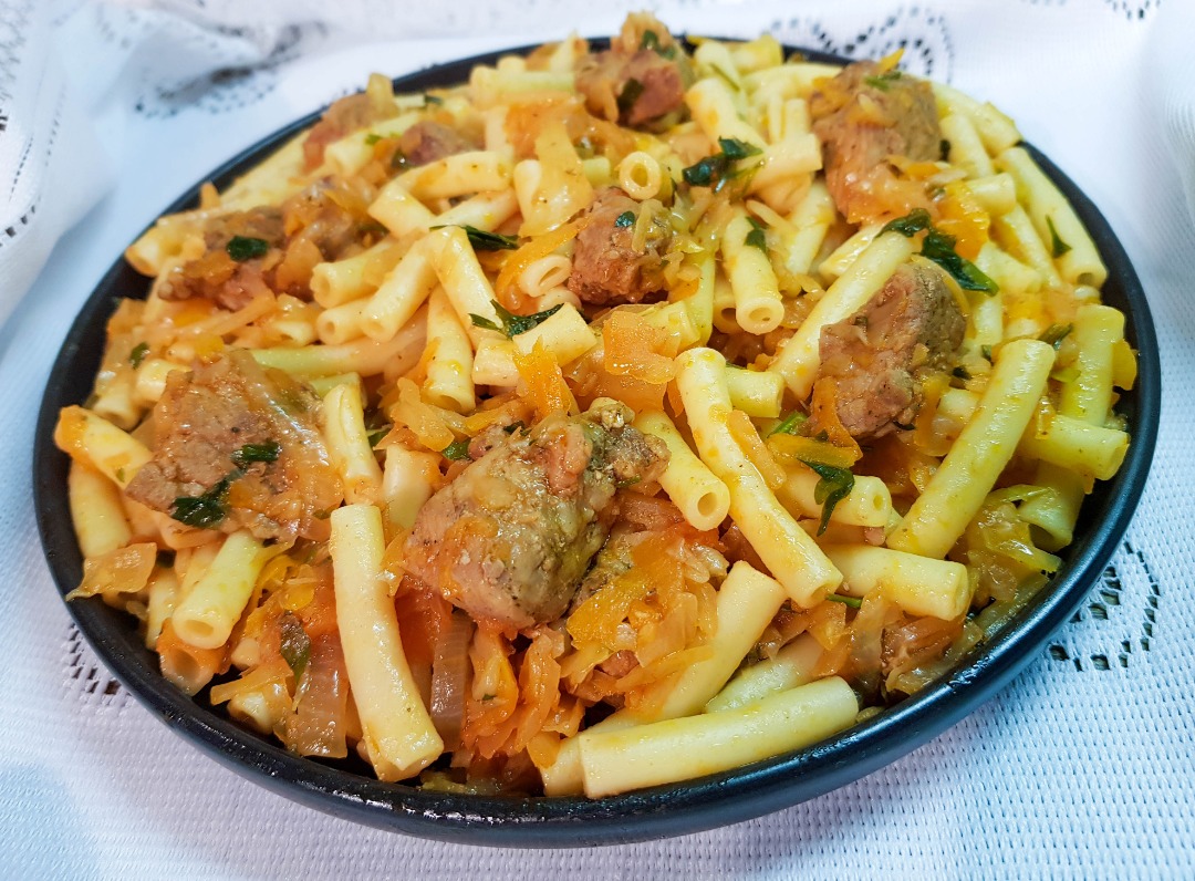 Макароны с мясом и капустой