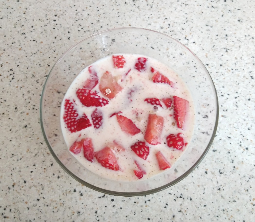 Клубника с молоком