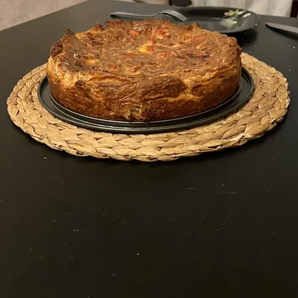 Быстрый пирог из слоеного теста с сосисками
