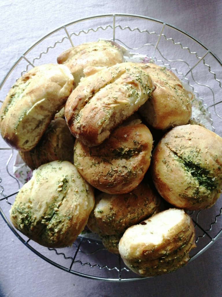 Булочки чесночные с зеленью