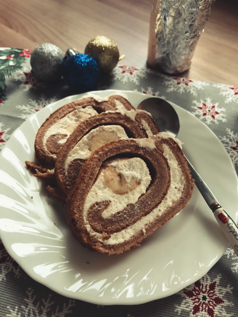 Творожный рулет с бананом
