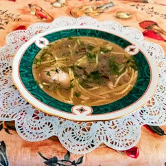 Суп с вермишелью и шампиньонами на курином бульоне