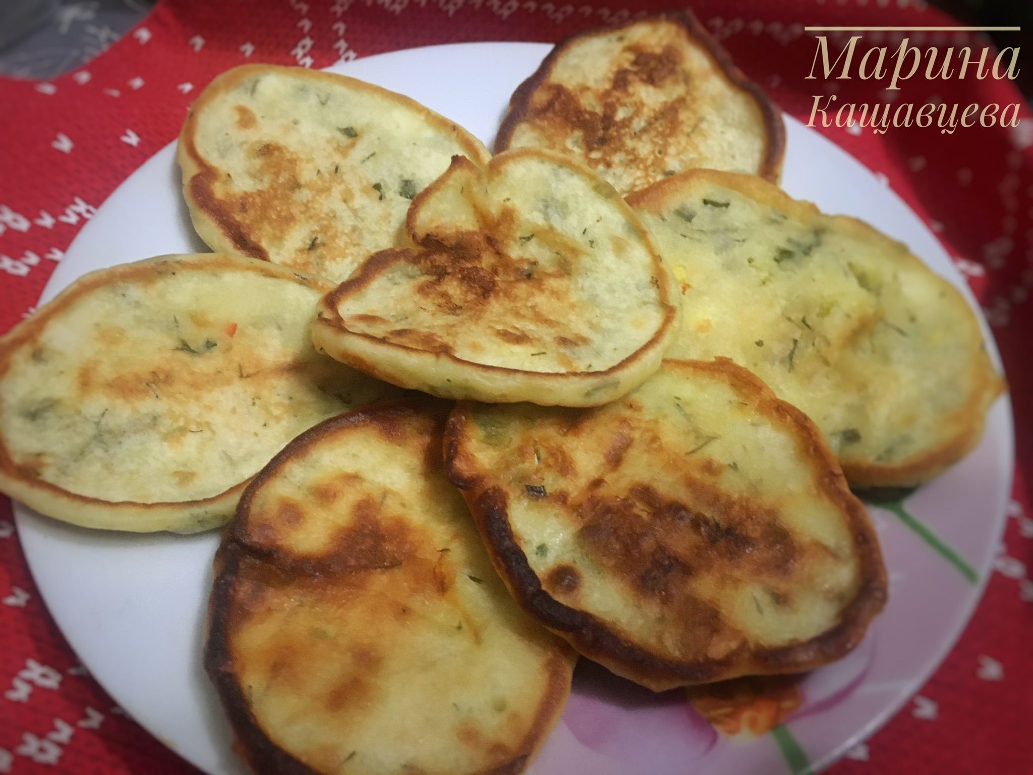 Оладьи на кефире с яйцами и зелёным луком