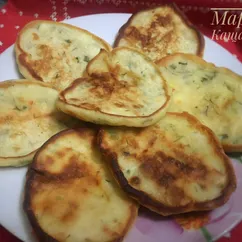 Оладьи на кефире с яйцами и зелёным луком 