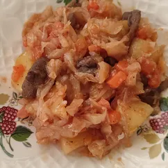 Тушеная капуста с грибами и картошкой