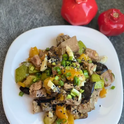 Салат с тунцом и запеченными овощами