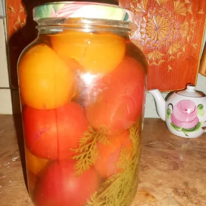 Маринованные помидоры с морковной ботвой