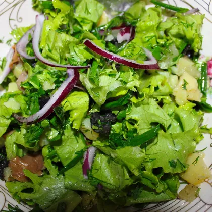 Салат с зеленью
